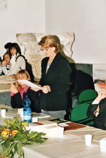 Foto-cronaca della intitolazione di un'aula alla docente Adele Longobardi