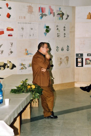 Foto-cronaca della intitolazione di un'aula alla docente Adele Longobardi