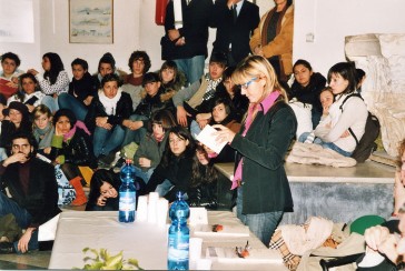 Foto-cronaca della intitolazione di un'aula alla docente Adele Longobardi