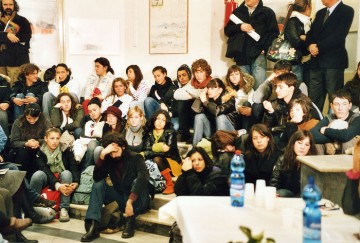 Foto-cronaca della intitolazione di un'aula alla docente Adele Longobardi