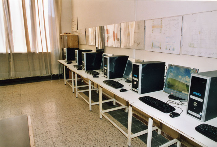 Foto-cronaca della intitolazione di un'aula alla docente Adele Longobardi