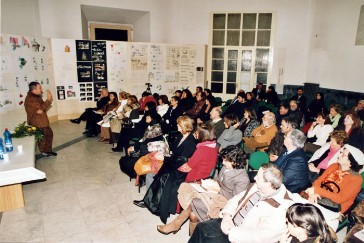 Foto-cronaca della intitolazione di un'aula alla docente Adele Longobardi