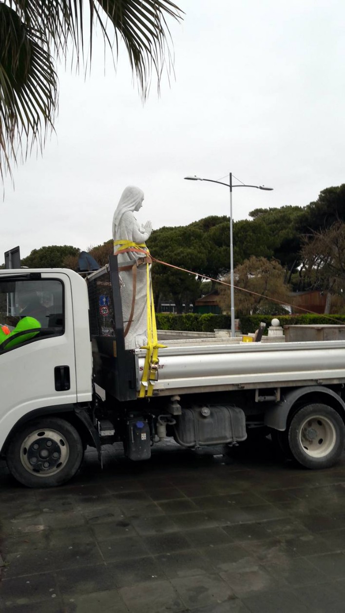 Posizionamento della Madonnina sul Porto di Marina di Carrara