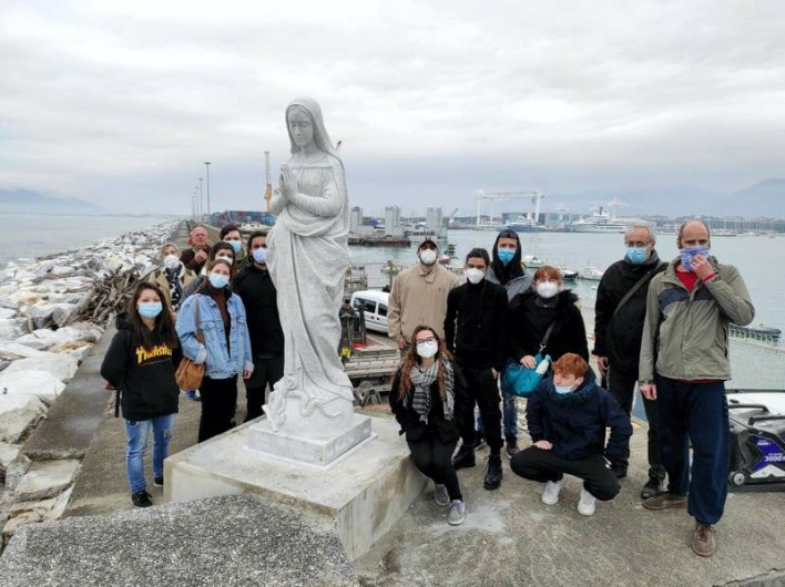 Posizionamento della Madonnina sul Porto di Marina di Carrara